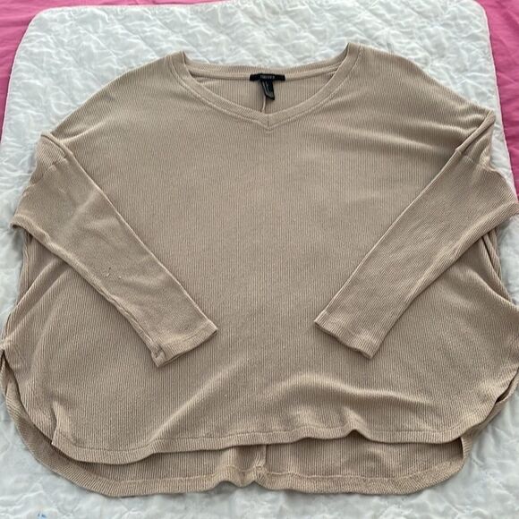 Forever 21 size small thermal large fitting top size small - Picture 2 of 3